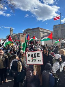 March for a free Palestine in front of the White House where protestors are waving Palestinian flags. 